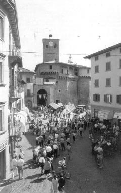 Folla per la Settimana a Castelnuovo 