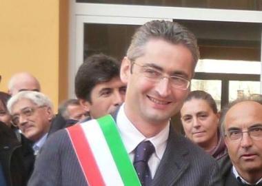 Federico Campatelli con il nastro da sindaco  