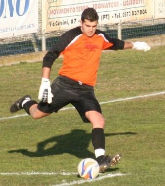 A sinistra il giovane portiere Manuel Chiodo 