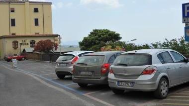 <b>PARCHEGGI </b>blu vuoti a Massa Marittima