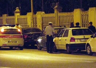 I vigili in azione davanti alla festa del Pd alla Rotonda 
