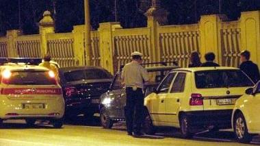 I vigili in azione davanti alla festa del Pd alla Rotonda