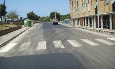 Le toppe sullasfalto davanti ai Lombriconi 