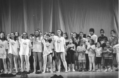 I ragazzi della scuola Soul of dance sul palco del Metropolitan 