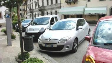 Il parcometro di piazza Matteotti e l’assessore David Ulivagnoli