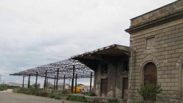 Un’immagine della vecchia stazione San Marco Lì si rifugiano molti senza tetto