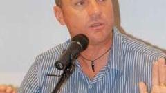 Il sindaco di San Vincenzo Michele Biagi e uno scorcio della tenuta di Rimigliano