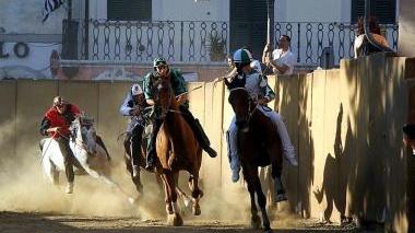 La corsa dei cavalli nella passata edizione del palio