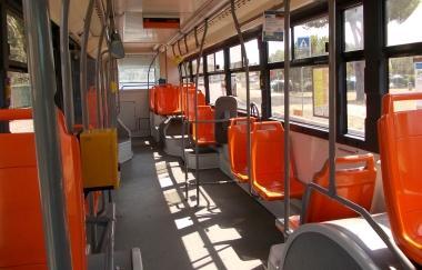 Linterno del bus E delle ore 15, desolatamente deserto 