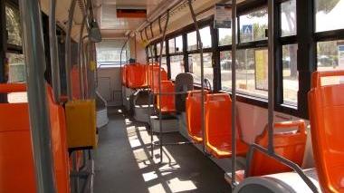 L’interno del bus “E” delle ore 15, desolatamente deserto