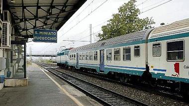 Dorme accanto ai binari, è in gravi condizioni