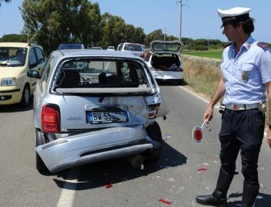 <strong>SFASCIATE </strong>Una delle auto dopo lo scontro