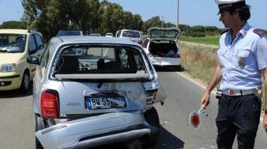 <strong>SFASCIATE </strong>Una delle auto dopo lo scontro