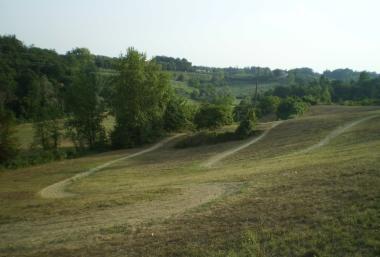 La pista da cross abusiva sulle colline delle Cerbaie 