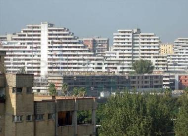 Sotto Scampia a sinistra don Massimo 