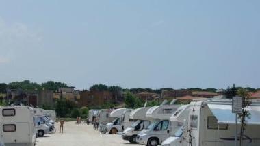 Un’area per la sosta camper