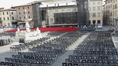 Piazza Duomo allestita per il concerto di Battiato