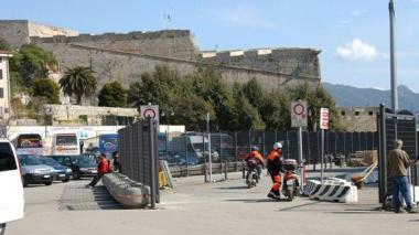 La zona della banchina di Alto Fondale a Portoferraio