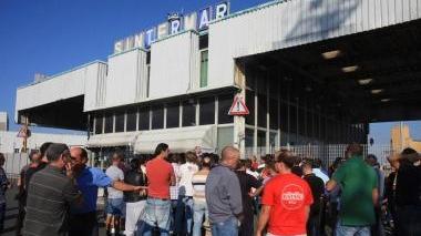 Ottobre 2009: protesta di sindacati e portuali davanti alla Sintermar
