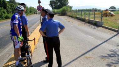Con la bici in una buca, in coma ispettore di polizia