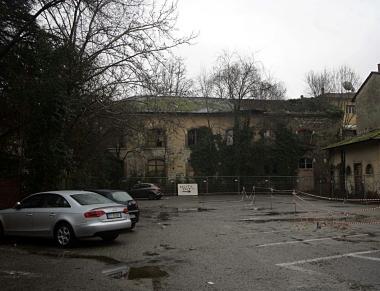Larea di propriet&agrave; delle Terme destinata alla vendita include fabbricati e un ampio parcheggio       