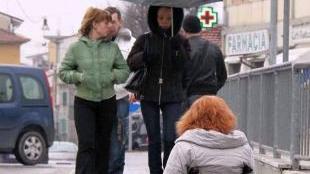 Una giovane disabile in carrozzina