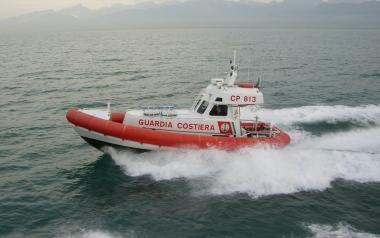 La motovedetta che ieri mattina ha salvato il ragazzino di 13 anni scivolato in mare dalla scogliera a Punta Righini 