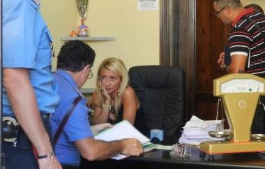 Legata e rapinata, choc in corso Amedeo