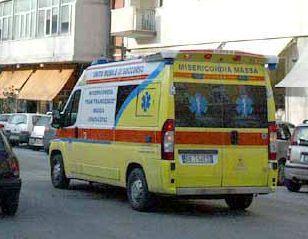 Unambulanza impegnata in unoperazione di soccorso 
