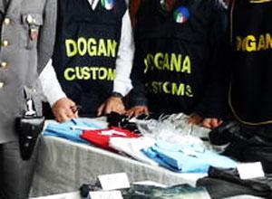 Contraffazione, sequestrate 7000 magliette taroccate