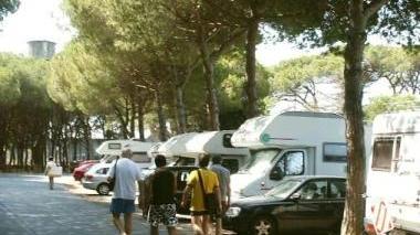 Un tratto di via del Porto a Vada