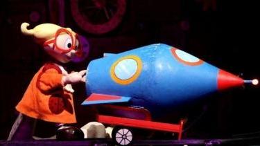 Mucche sulla luna A Follonica incanti con le marionette