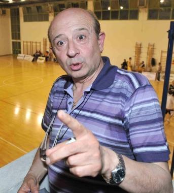 Don Piergiorgio Baronti A fianco, il ponte sullOmbrone realizzato di recente 