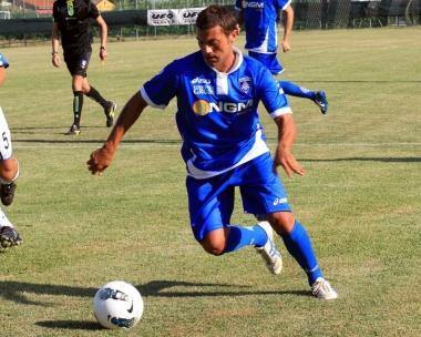 <b>I tre assi del reparto avanzato dellEmpoli</b> A sinistra Ciccio Tavano e qui sopra Claudio Coralli durante lamichevole disputata sabato scorso al centro sportivo Brizzi contro il Margine Coperta A destra il centravanti georgiano Levan Mchedlidze durante una partita dello scorso campionato di B 