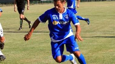 <b>I tre assi del reparto avanzato dell’Empoli</b> A sinistra Ciccio Tavano e qui sopra Claudio Coralli durante l’amichevole disputata sabato scorso al centro sportivo Brizzi contro il Margine Coperta A destra il centravanti georgiano Levan Mchedlidze durante una partita dello scorso campionato di B