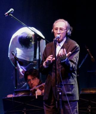 Battiato durante il concerto in piazza Duomo 