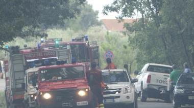 Due immagini dell’incendio dell’altro giorno nei boschi di Cerretti