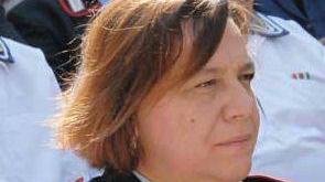 Il comandante della polizia municipale Angela Galeazzi e a destra controlli della velocità col telelaser in viale Unità d’Italia