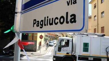 Le auto che percorrono via Pagliucola si affacciano pericolosamente su viale Italia
