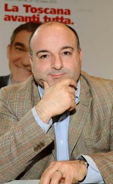 A sinistra il segretario regionale del Pd Andrea Manciulli e a destra il vicesindaco Francesco Betti