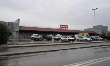 Il parcheggio della Coop di via Pasubio Il furto &egrave; avvenuto allinterno del supermercato 