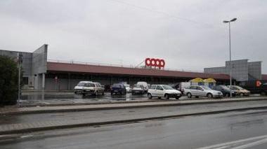 Il parcheggio della Coop di via Pasubio Il furto è avvenuto all’interno del supermercato