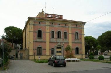 Il parcheggio dove sono state tagliate le gomme dellauto del sindaco 