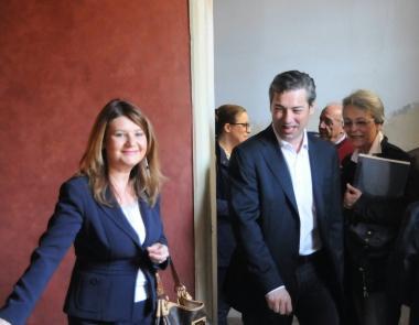 Lassessore Letizia Bandoni e a destra Nicola Luisotti nella casa museo di Puccini 