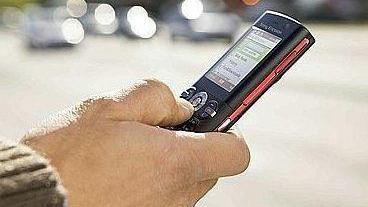 Telefonate e sms minacciosi sono alcuni strumenti usati dagli stalker