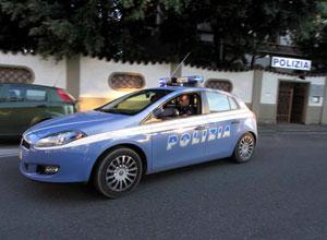 Inseguimento della polizia dopo un tentato furto di notte