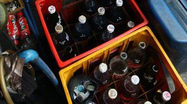 Fanno sparire 60mila bottiglie inscenando un furto: arrestati