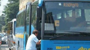 Un bus di linea (archivio)