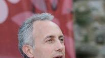 Marco Travaglio assieme a Isabella Ferrari mette in scena uno spettacolo che omaggia anche Indro Montanelli