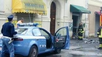 Vigili del fuoco e polizia all’agenzia di viale Carducci
